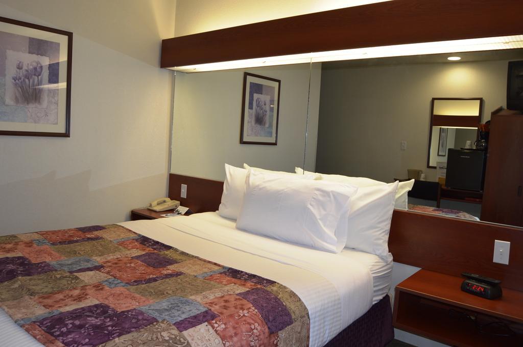 Microtel Inn And Suites By Wyndham Miami Ok Phòng bức ảnh