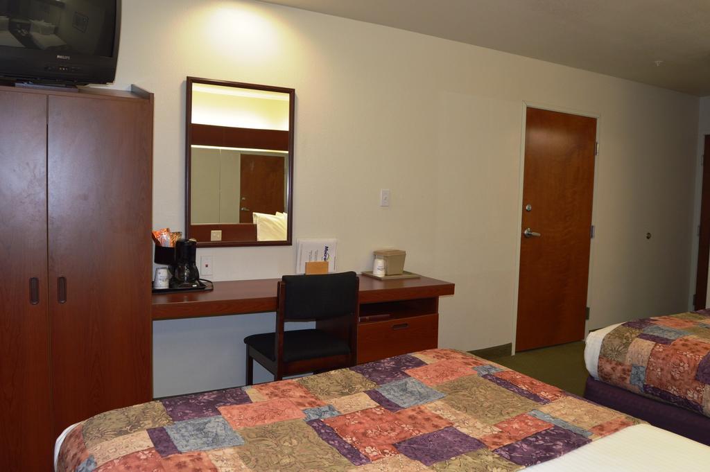 Microtel Inn And Suites By Wyndham Miami Ok Phòng bức ảnh